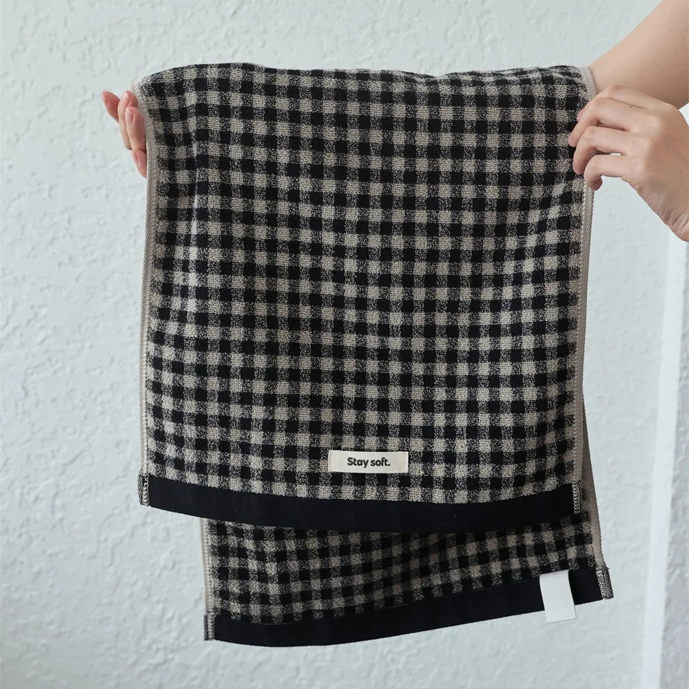 Unisex Håndklæde Ternet Design - Blødt og Absorberende Badehåndklæde 0